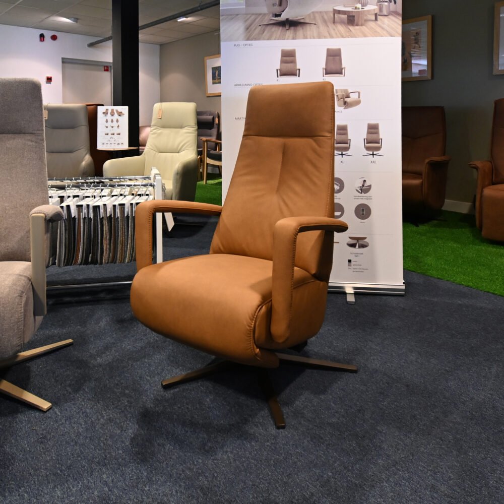 Alternative view of Relax en sta op stoel Carrera