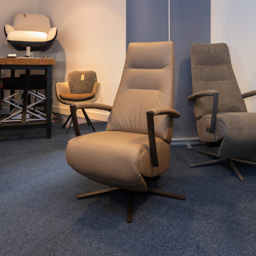 Alternative view of Sta op en relaxstoel Carrera