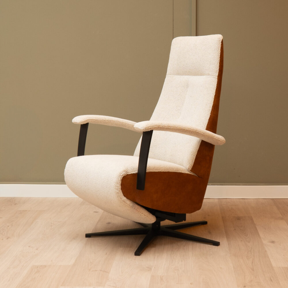 Alternative view of Sta op en relaxfauteuil Carrera