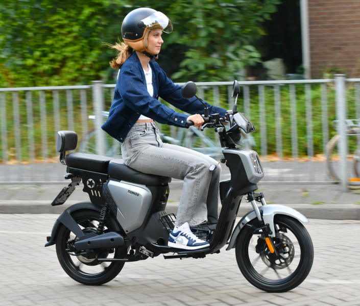Alternative view of TOMOS ES 01 Scooter