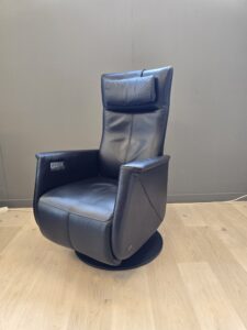 Tweedehands Prominent sta op stoel